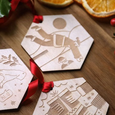 8 Santas Diving Irish Christmas Decoration