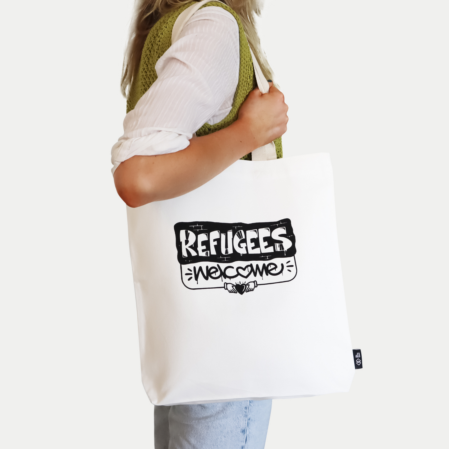 Refugees Welcome Tote Bag
