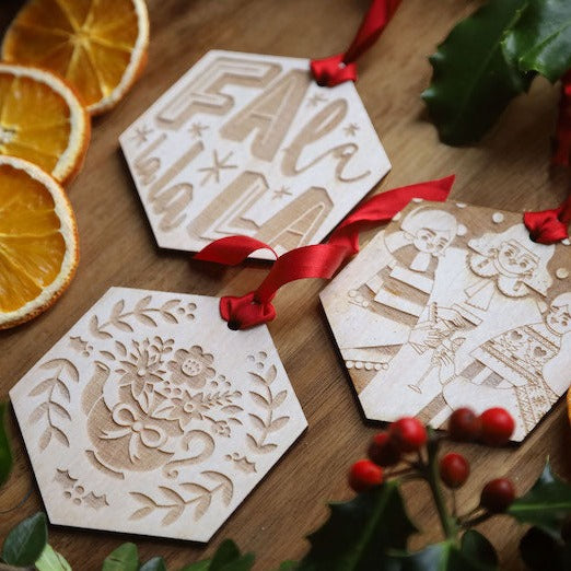10 Voices Carolling — Handmade Irish Christmas Decoration